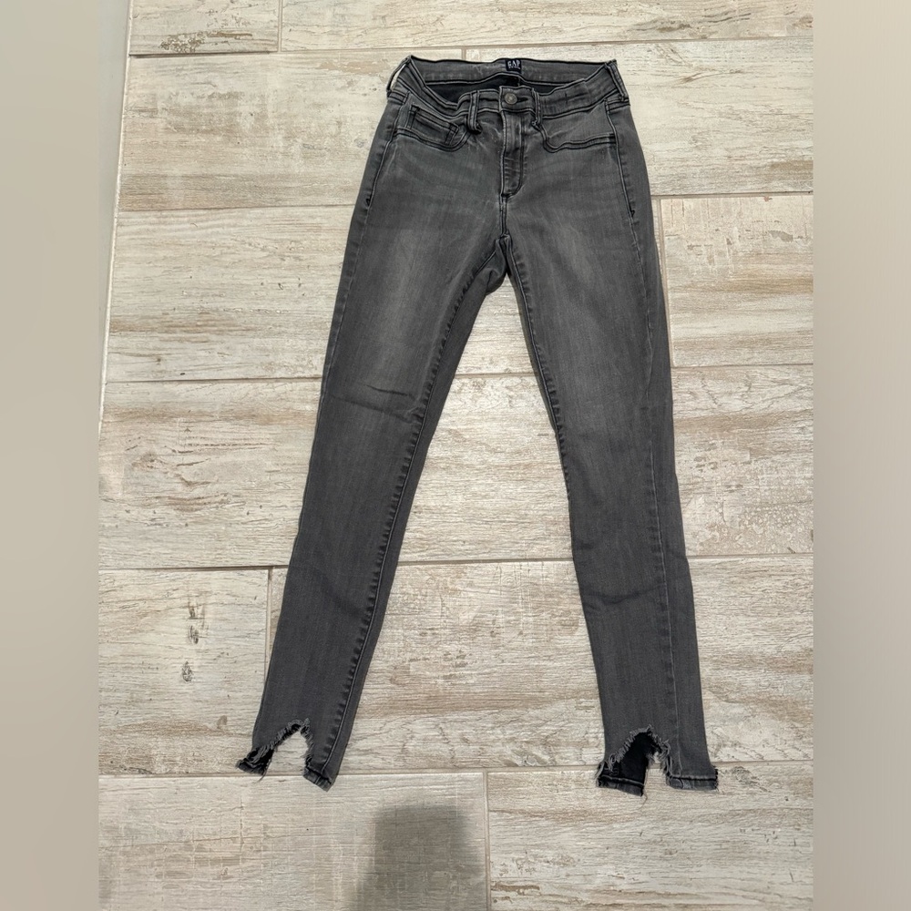 Gray Gap Favorite Jegging Jean with Distressed Hem Size 26
